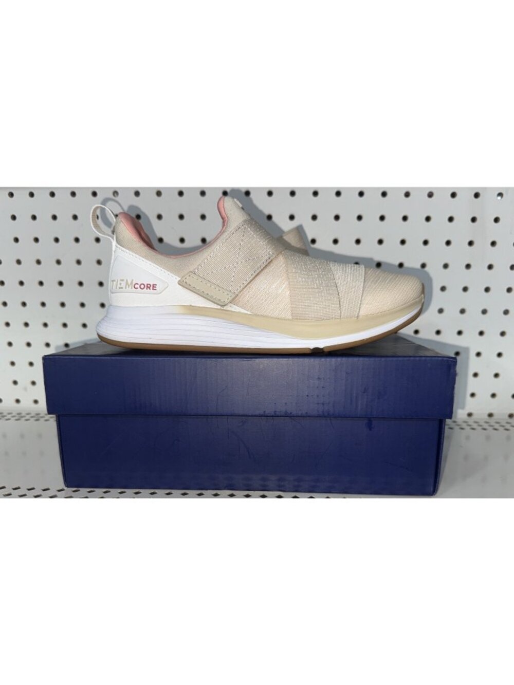 TIEM Latus Womens Athletic Studio Fitness Yoga Dance Shoes Size 7.5 Cream Pink